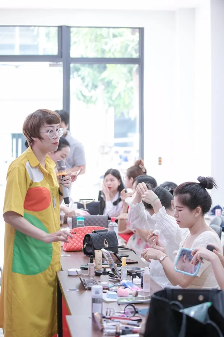 Học makeup cá nhân — Thuý Tô Studio
